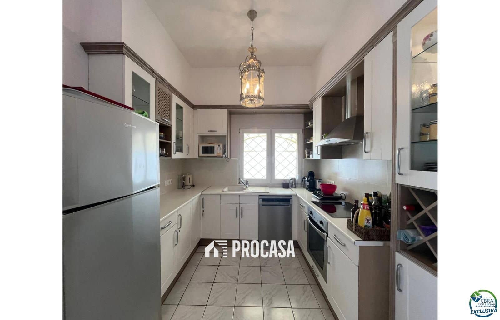 3 sypialnia Willa na sprzedaż w Empuriabrava z basenem garażem - 795 000 € (Ref: 9003902)