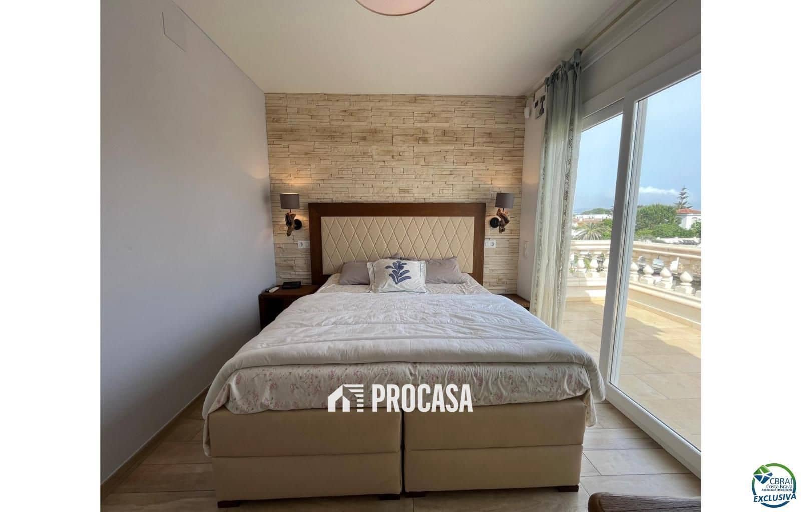 3 sypialnia Willa na sprzedaż w Empuriabrava z basenem garażem - 795 000 € (Ref: 9003902)