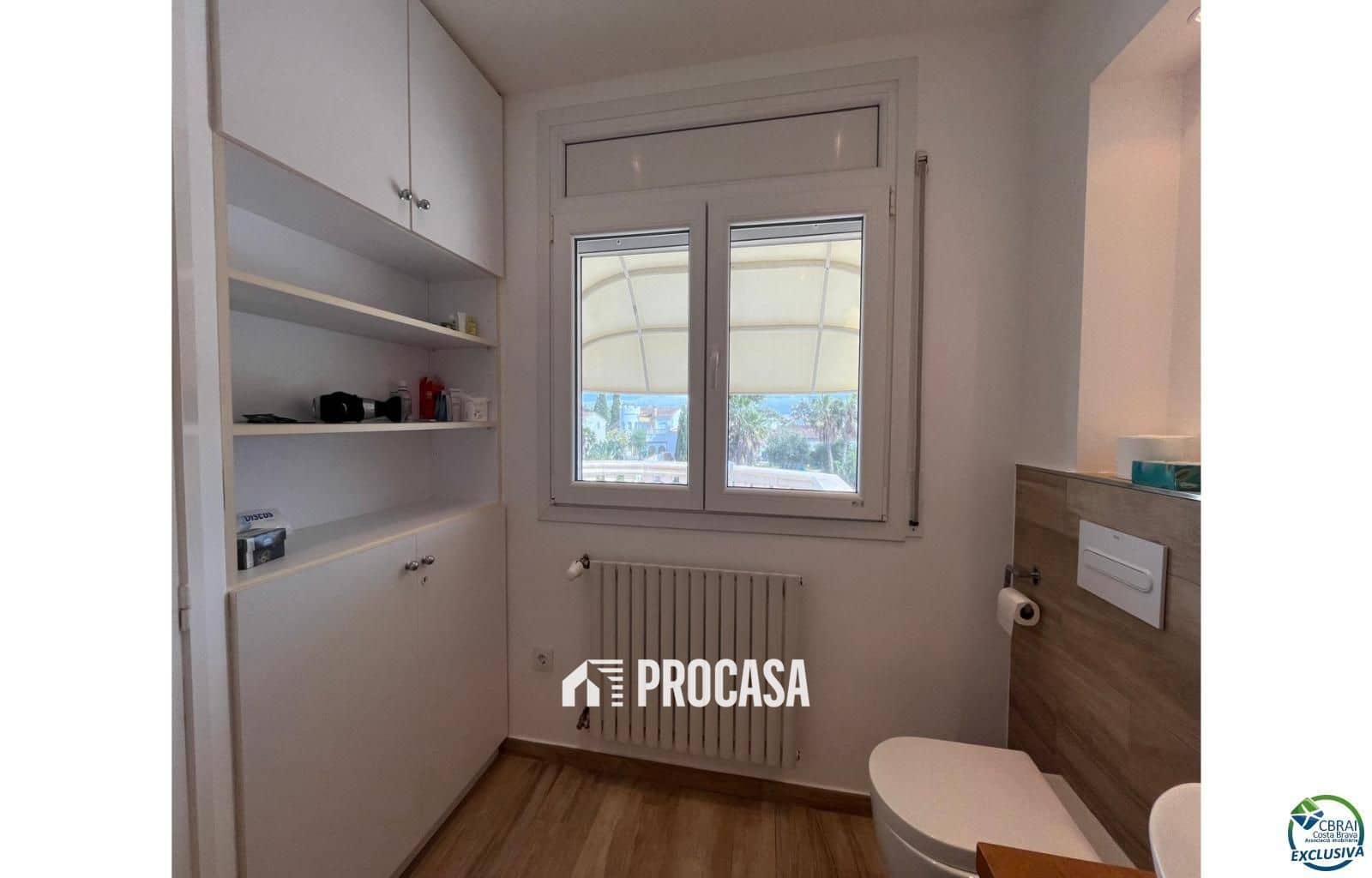 3 sypialnia Willa na sprzedaż w Empuriabrava z basenem garażem - 795 000 € (Ref: 9003902)