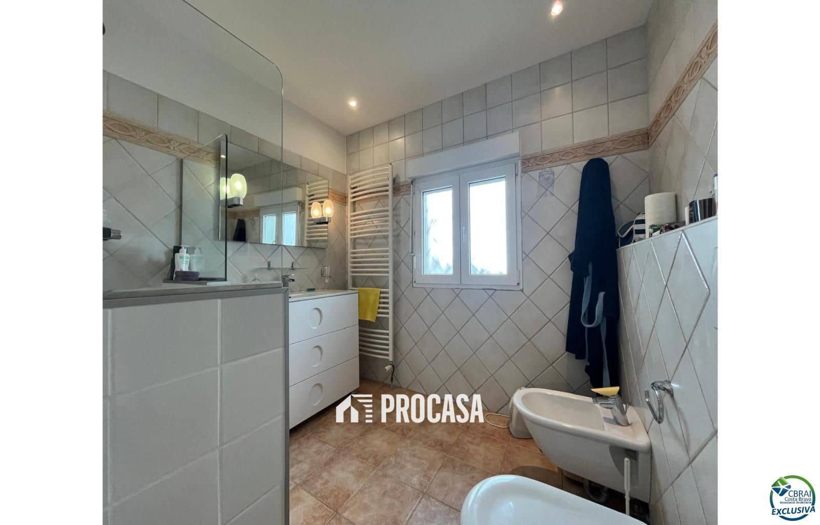 3 sypialnia Willa na sprzedaż w Empuriabrava z basenem garażem - 795 000 € (Ref: 9003902)