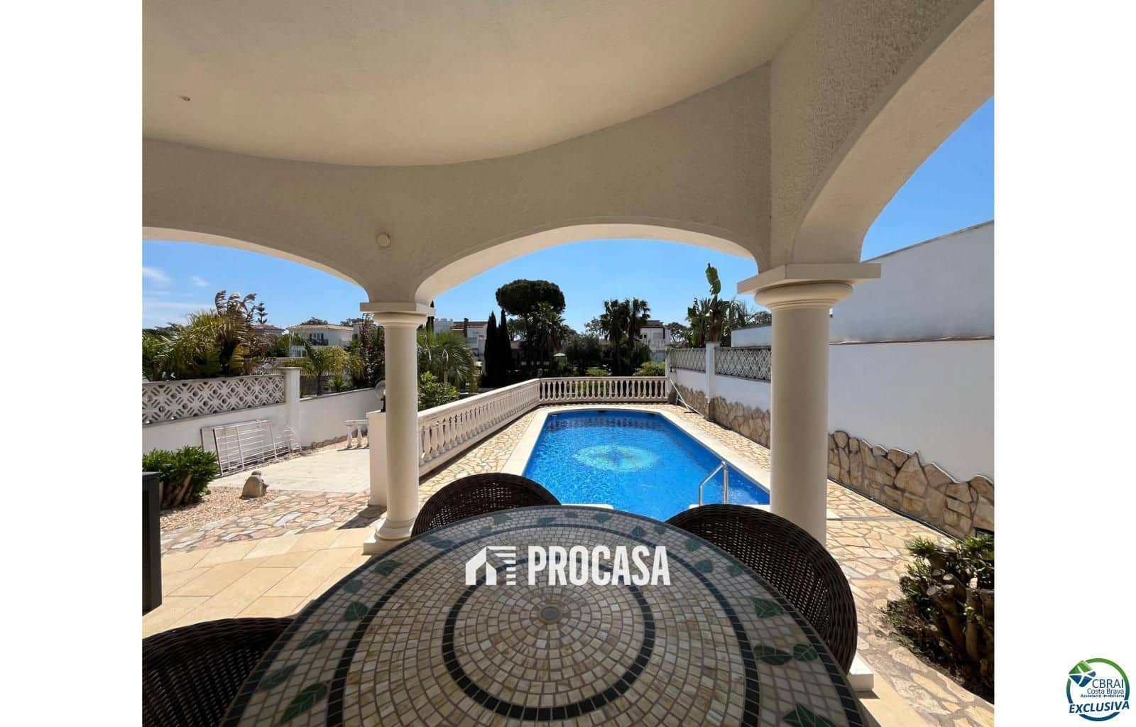 3 sypialnia Willa na sprzedaż w Empuriabrava z basenem garażem - 795 000 € (Ref: 9003902)