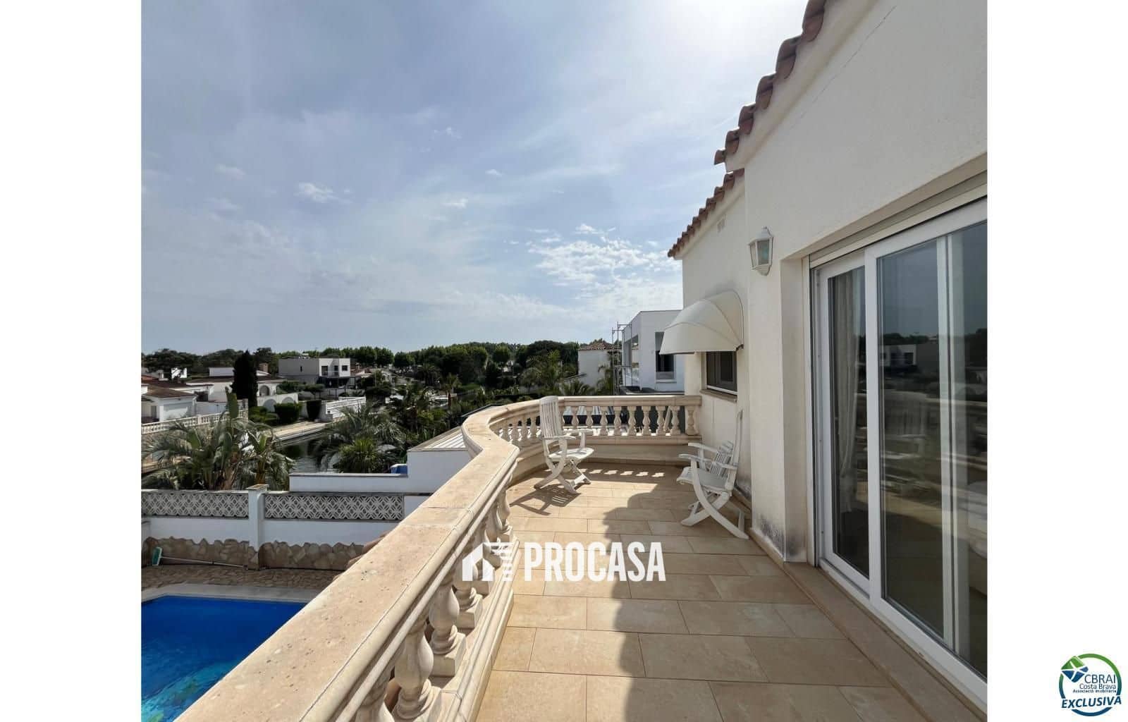 3 sypialnia Willa na sprzedaż w Empuriabrava z basenem garażem - 795 000 € (Ref: 9003902)