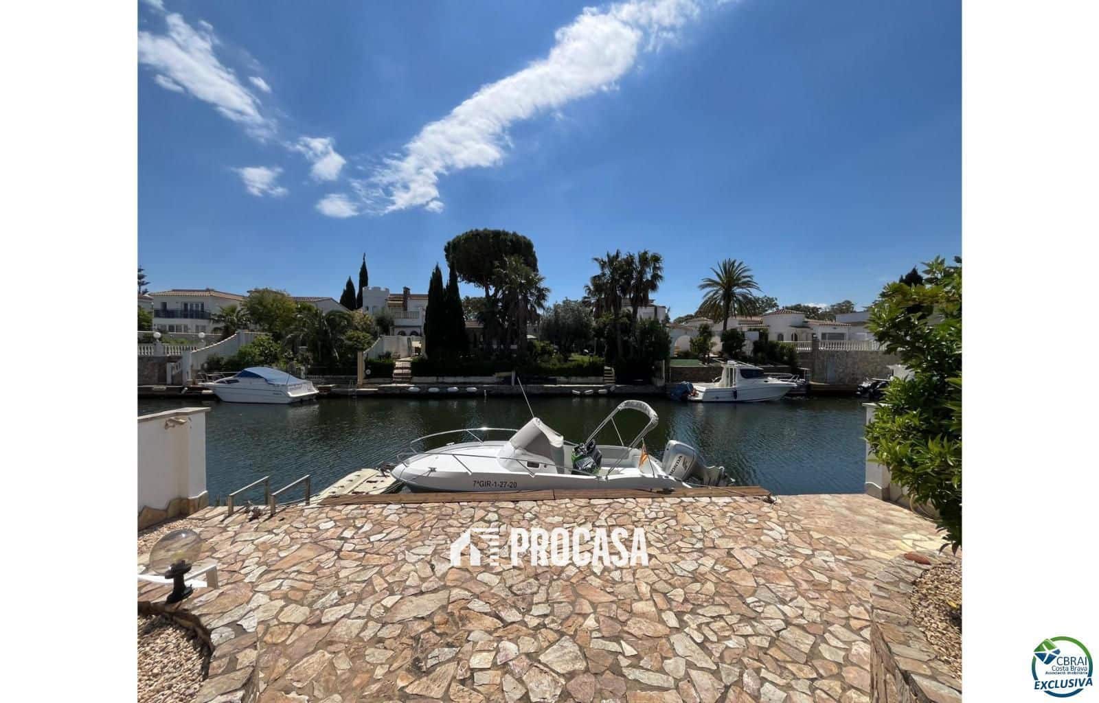 3 sypialnia Willa na sprzedaż w Empuriabrava z basenem garażem - 795 000 € (Ref: 9003902)