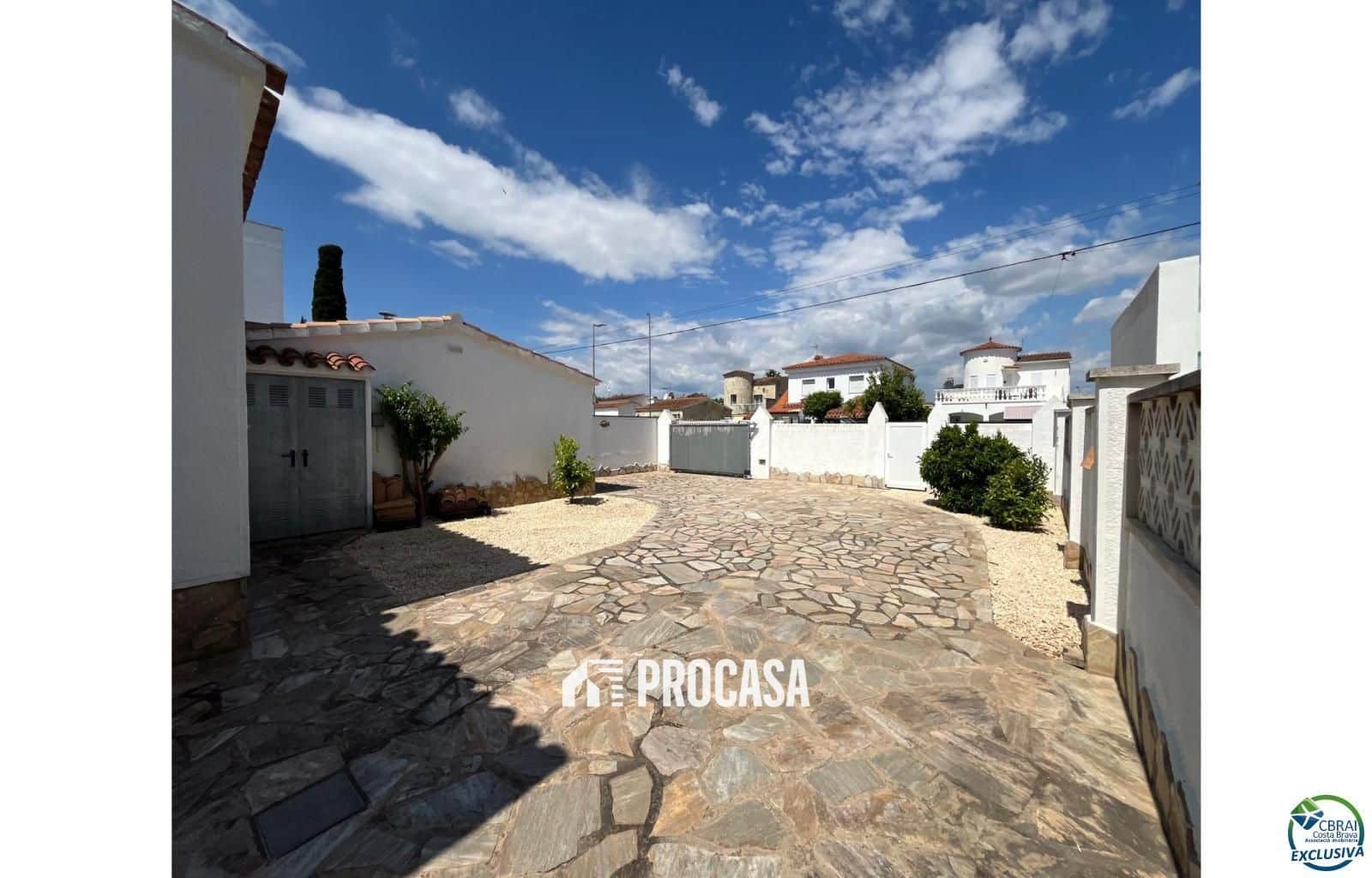 3 sypialnia Willa na sprzedaż w Empuriabrava z basenem garażem - 795 000 € (Ref: 9003902)