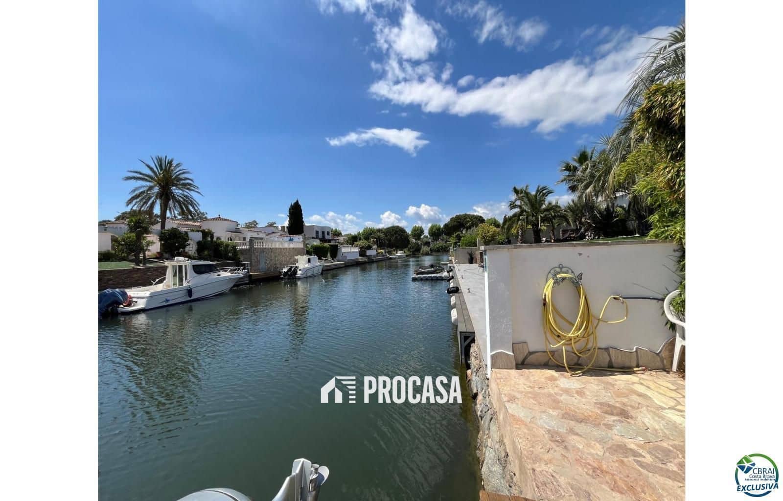 3 sypialnia Willa na sprzedaż w Empuriabrava z basenem garażem - 795 000 € (Ref: 9003902)