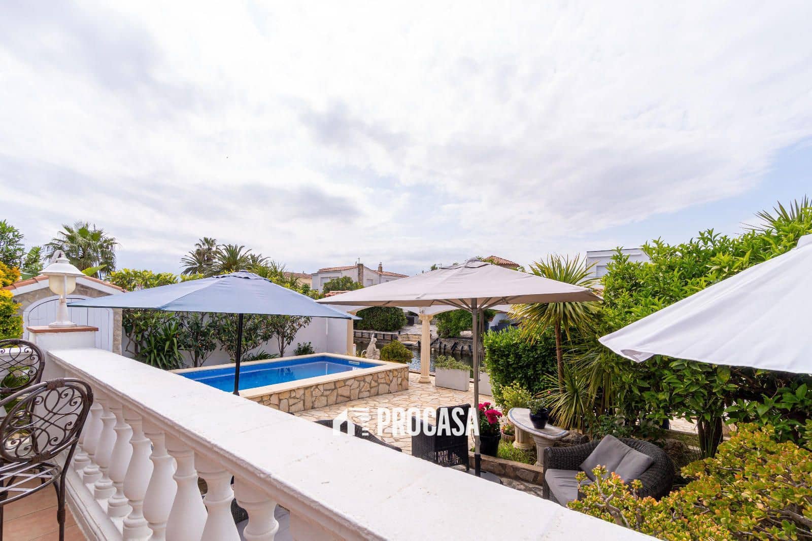 4 soveværelse Villa til salg i Empuriabrava med swimmingpool garage - € 860.000 (Ref: 9019630)