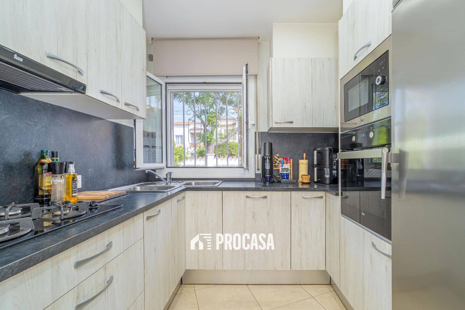 4 soveværelse Villa til salg i Empuriabrava med swimmingpool garage - € 860.000 (Ref: 9019630)