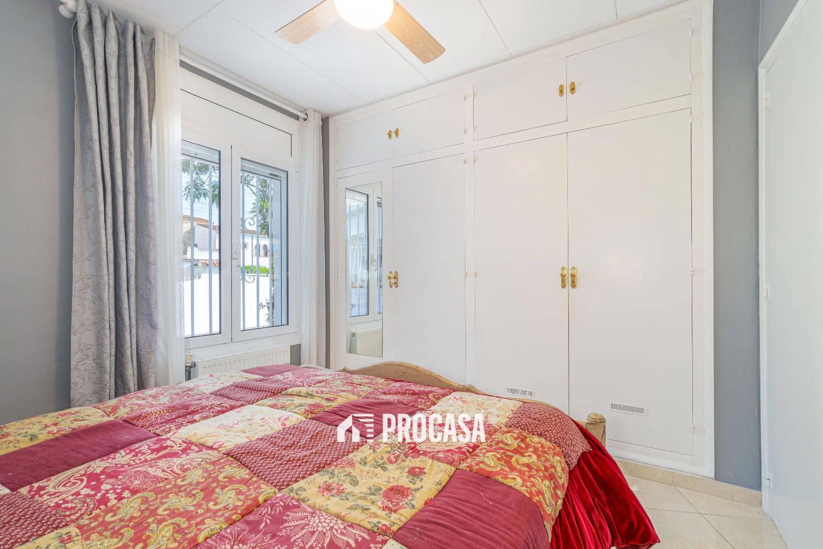 4 soveværelse Villa til salg i Empuriabrava med swimmingpool garage - € 860.000 (Ref: 9019630)