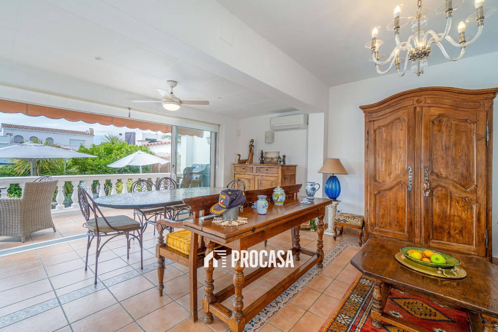 4 soveværelse Villa til salg i Empuriabrava med swimmingpool garage - € 860.000 (Ref: 9019630)