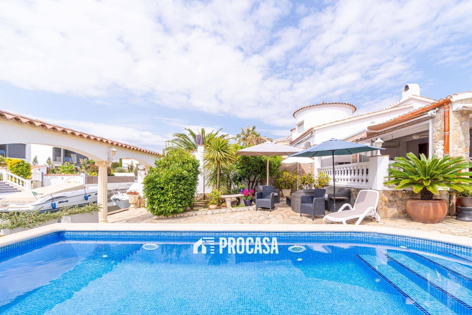 4 soveværelse Villa til salg i Empuriabrava med swimmingpool garage - € 860.000 (Ref: 9019630)