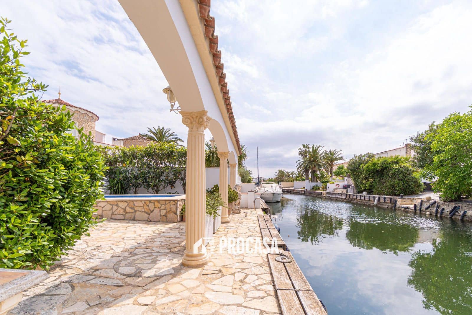 4 soveværelse Villa til salg i Empuriabrava med swimmingpool garage - € 860.000 (Ref: 9019630)