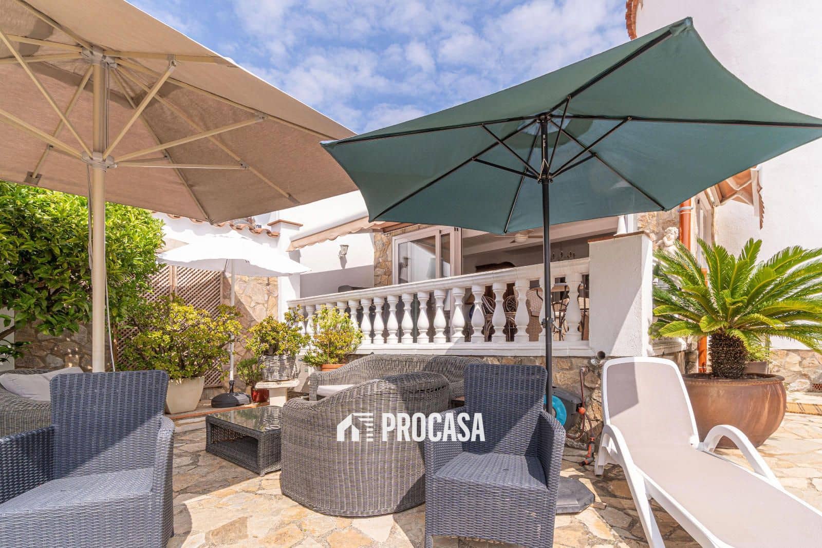 4 soveværelse Villa til salg i Empuriabrava med swimmingpool garage - € 860.000 (Ref: 9019630)