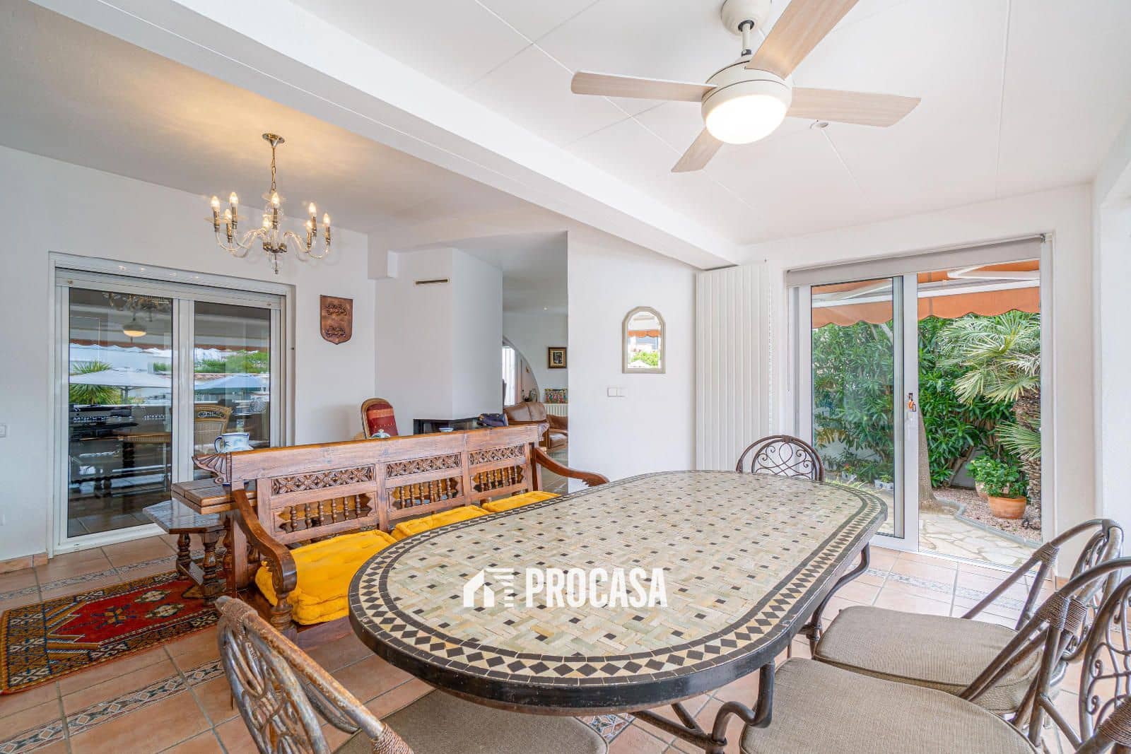 4 soveværelse Villa til salg i Empuriabrava med swimmingpool garage - € 860.000 (Ref: 9019630)