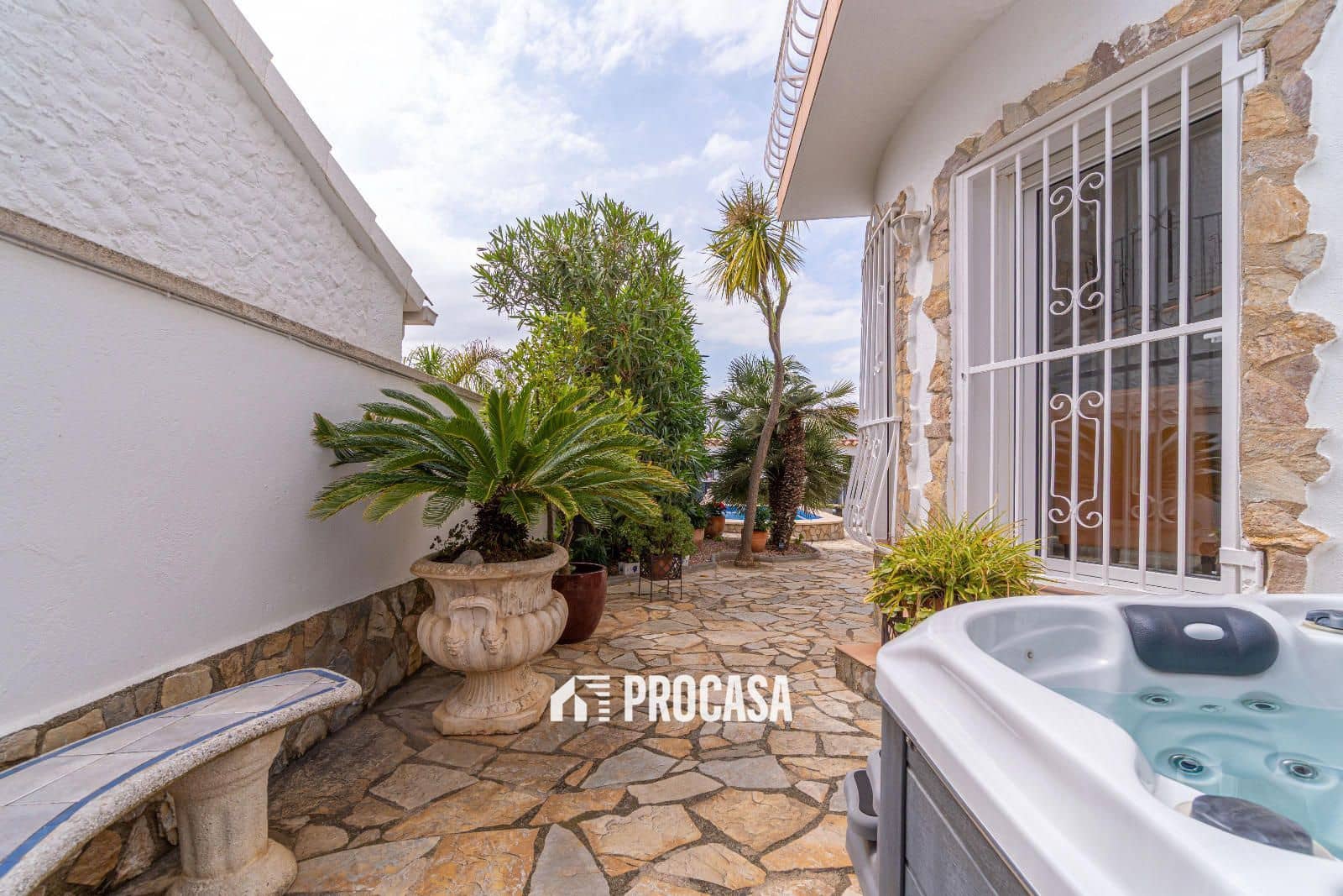 4 soveværelse Villa til salg i Empuriabrava med swimmingpool garage - € 860.000 (Ref: 9019630)