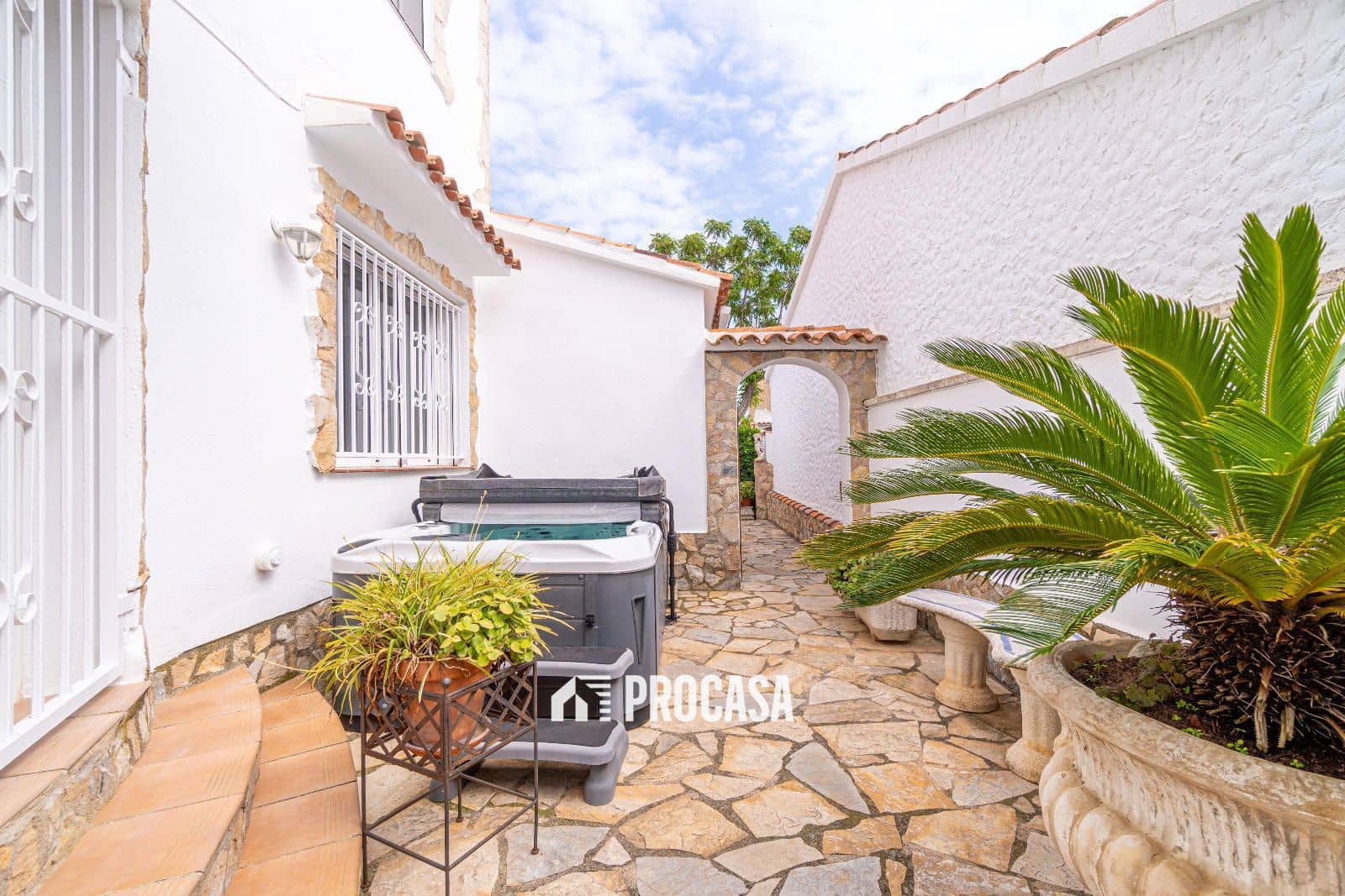 4 soveværelse Villa til salg i Empuriabrava med swimmingpool garage - € 860.000 (Ref: 9019630)