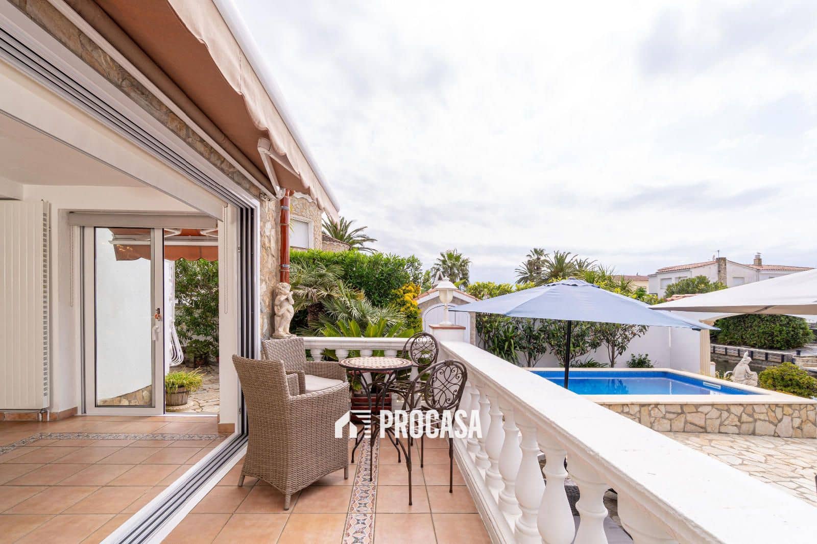 4 soveværelse Villa til salg i Empuriabrava med swimmingpool garage - € 860.000 (Ref: 9019630)