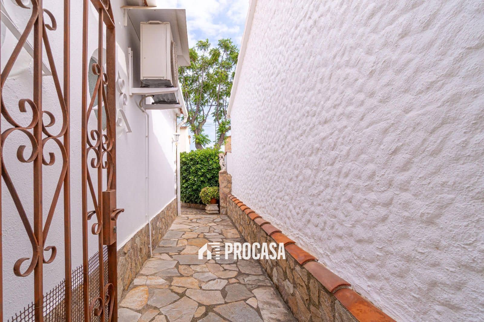 4 soveværelse Villa til salg i Empuriabrava med swimmingpool garage - € 860.000 (Ref: 9019630)