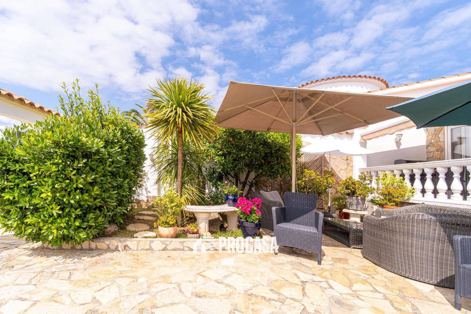 4 soveværelse Villa til salg i Empuriabrava med swimmingpool garage - € 860.000 (Ref: 9019630)