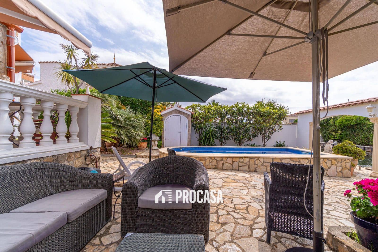 4 soveværelse Villa til salg i Empuriabrava med swimmingpool garage - € 860.000 (Ref: 9019630)