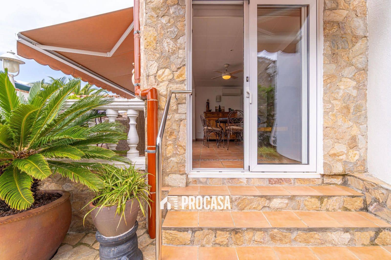 4 soveværelse Villa til salg i Empuriabrava med swimmingpool garage - € 860.000 (Ref: 9019630)