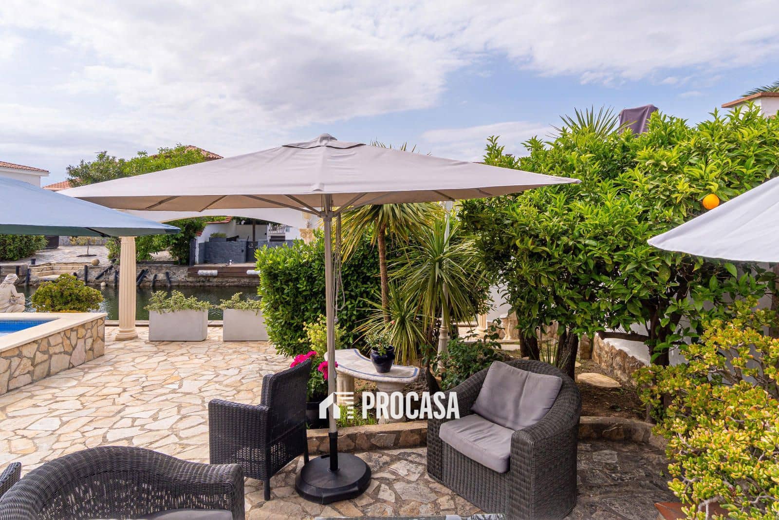 4 soveværelse Villa til salg i Empuriabrava med swimmingpool garage - € 860.000 (Ref: 9019630)