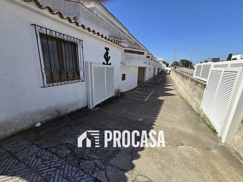 3 sypialnia Willa na sprzedaż w Empuriabrava z garażem - 495 000 € (Ref: 9074021)