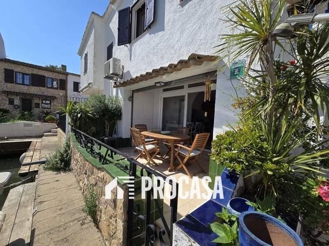 3 sypialnia Willa na sprzedaż w Empuriabrava, Castelló d'Empúries z garażem - 495 000 € (Ref: 9074021)