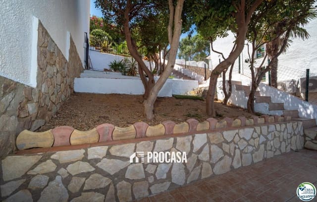 3 bedroom Villa for sale in El Port de la Selva with garage - € 650,000 (Ref: 9097323)