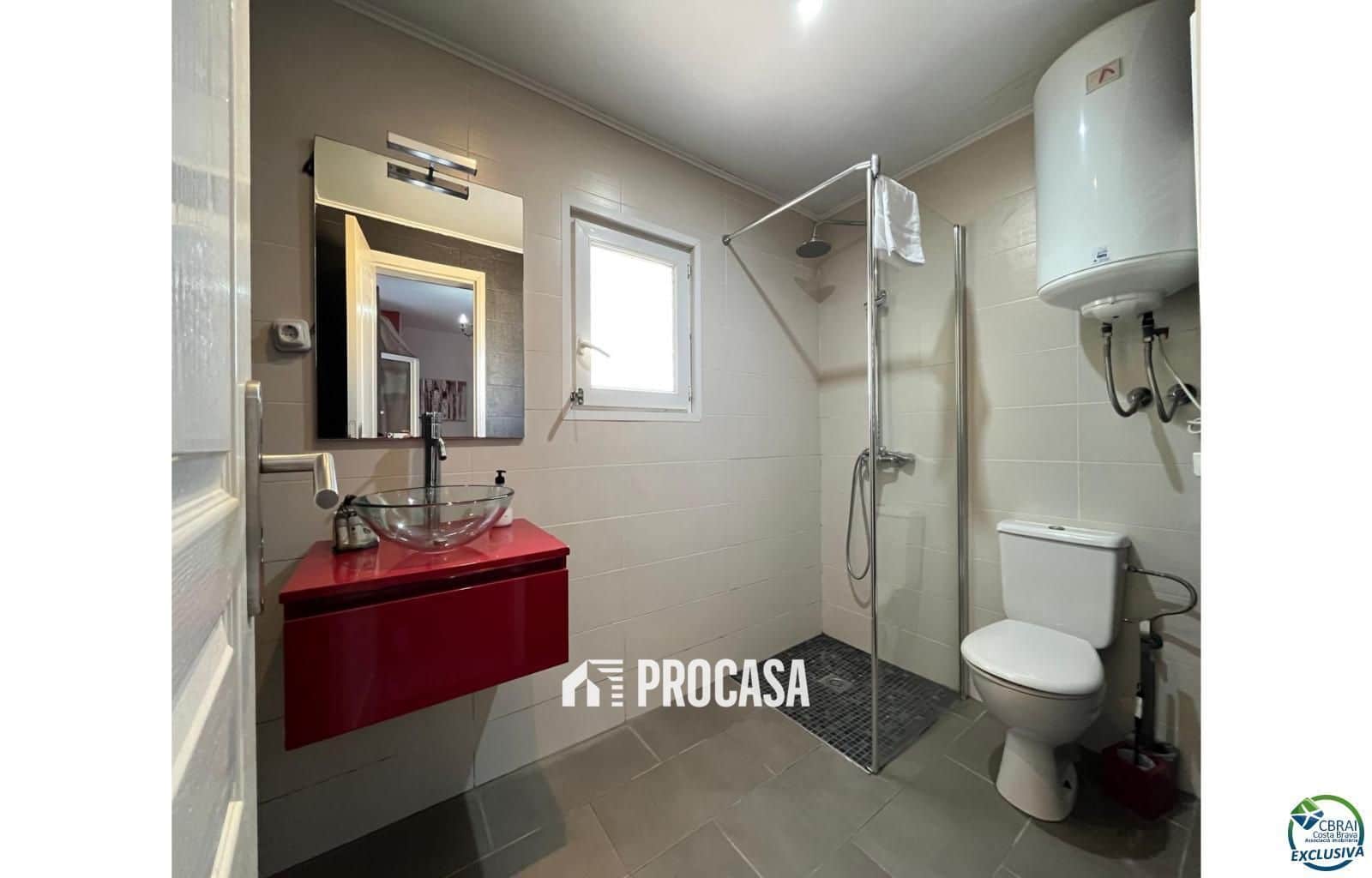 Chalet de 4 habitaciones en Empuriabrava en venta con piscina garaje - 549.000 € (Ref: 9101283)