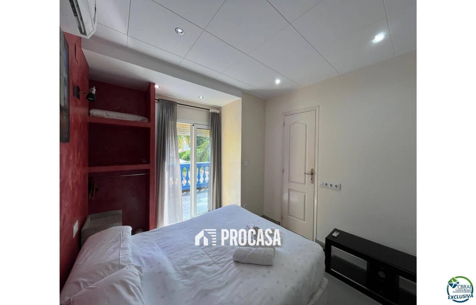 Chalet de 4 habitaciones en Empuriabrava en venta con piscina garaje - 549.000 € (Ref: 9101283)