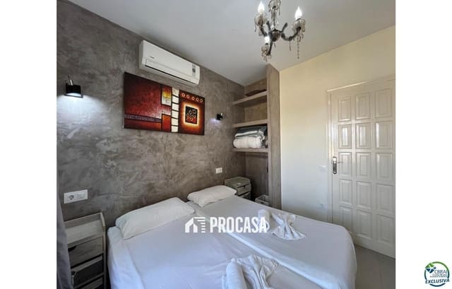 Chalet de 4 habitaciones en Empuriabrava, Castelló d'Empúries en venta con piscina garaje - 549.000 € (Ref: 9101283)