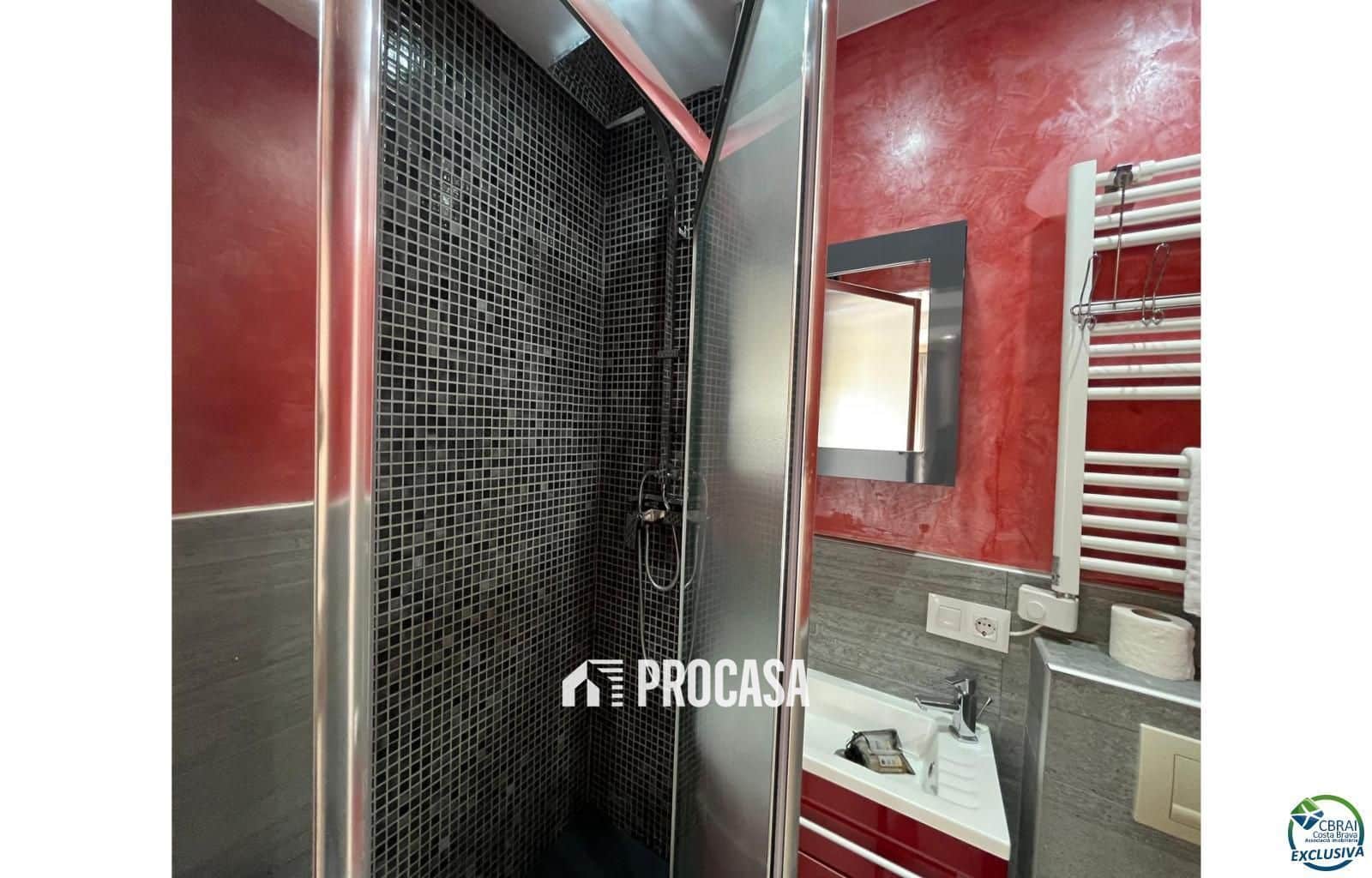 Chalet de 4 habitaciones en Empuriabrava en venta con piscina garaje - 549.000 € (Ref: 9101283)