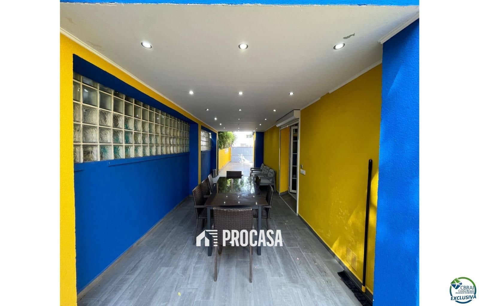 Chalet de 4 habitaciones en Empuriabrava en venta con piscina garaje - 549.000 € (Ref: 9101283)