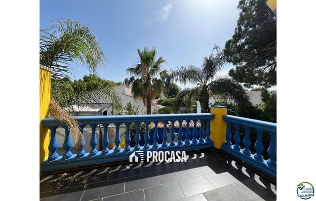 Chalet de 4 habitaciones en Empuriabrava, Castelló d'Empúries en venta con piscina garaje - 549.000 € (Ref: 9101283)