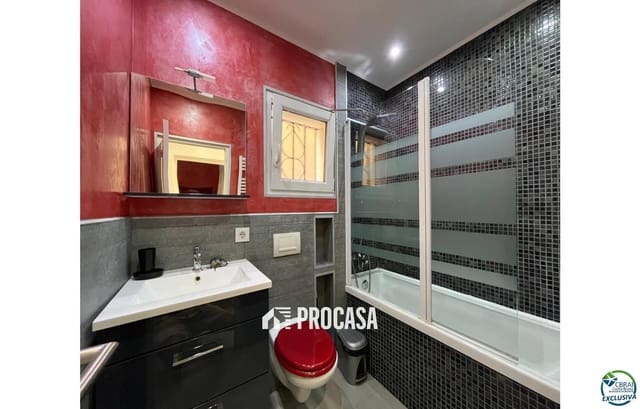 Chalet de 4 habitaciones en Empuriabrava, Castelló d'Empúries en venta con piscina garaje - 549.000 € (Ref: 9101283)