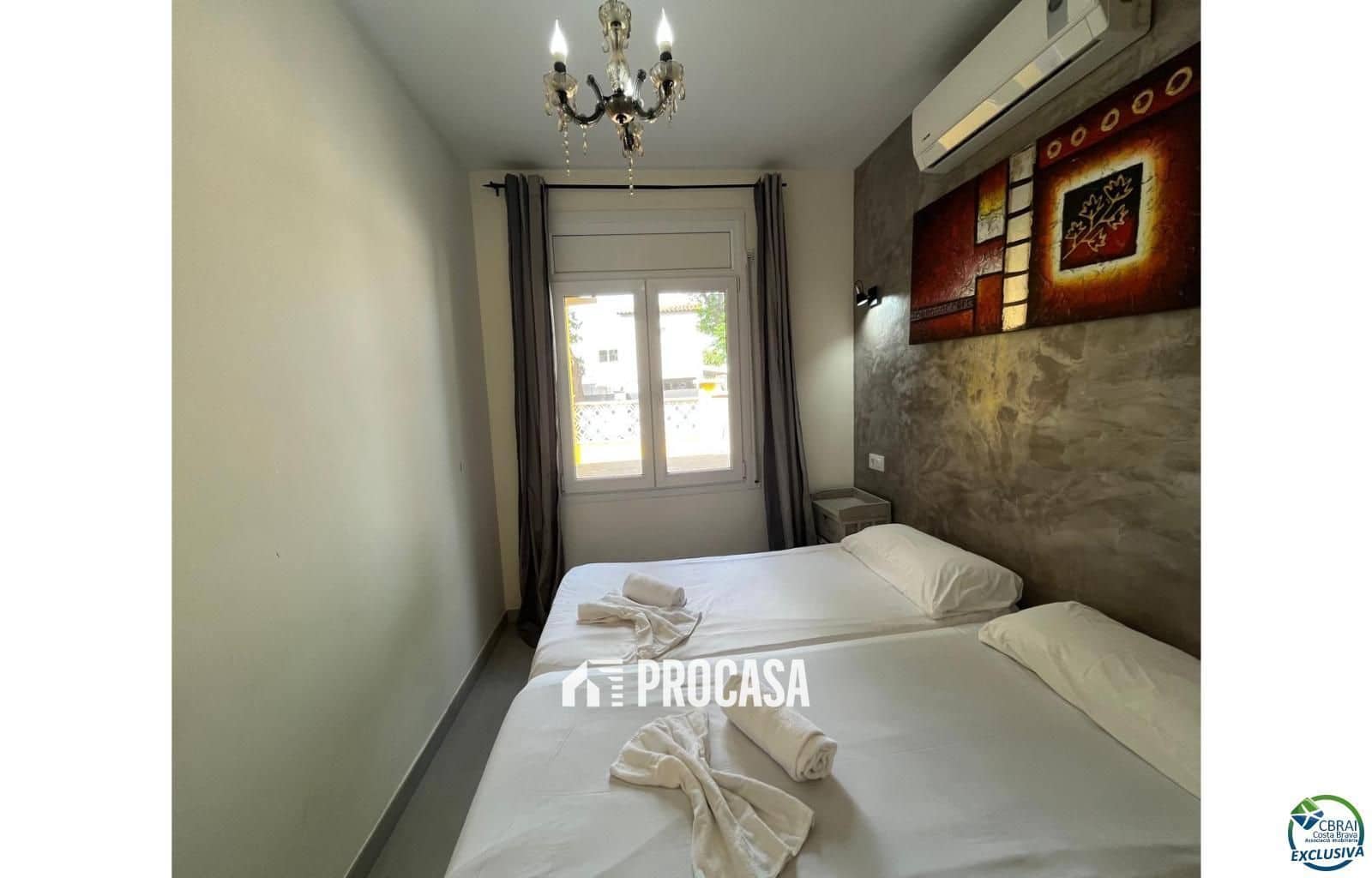 Chalet de 4 habitaciones en Empuriabrava en venta con piscina garaje - 549.000 € (Ref: 9101283)