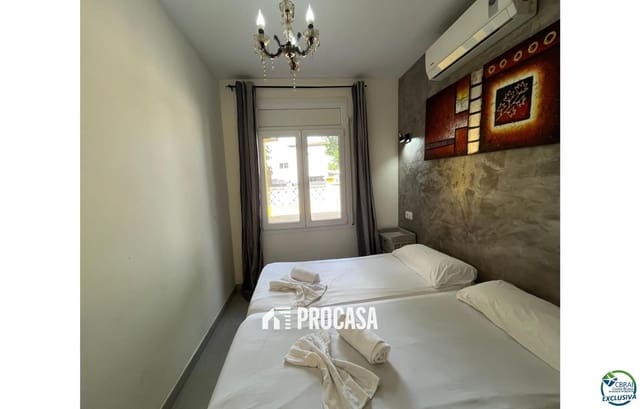 Chalet de 4 habitaciones en Empuriabrava, Castelló d'Empúries en venta con piscina garaje - 549.000 € (Ref: 9101283)