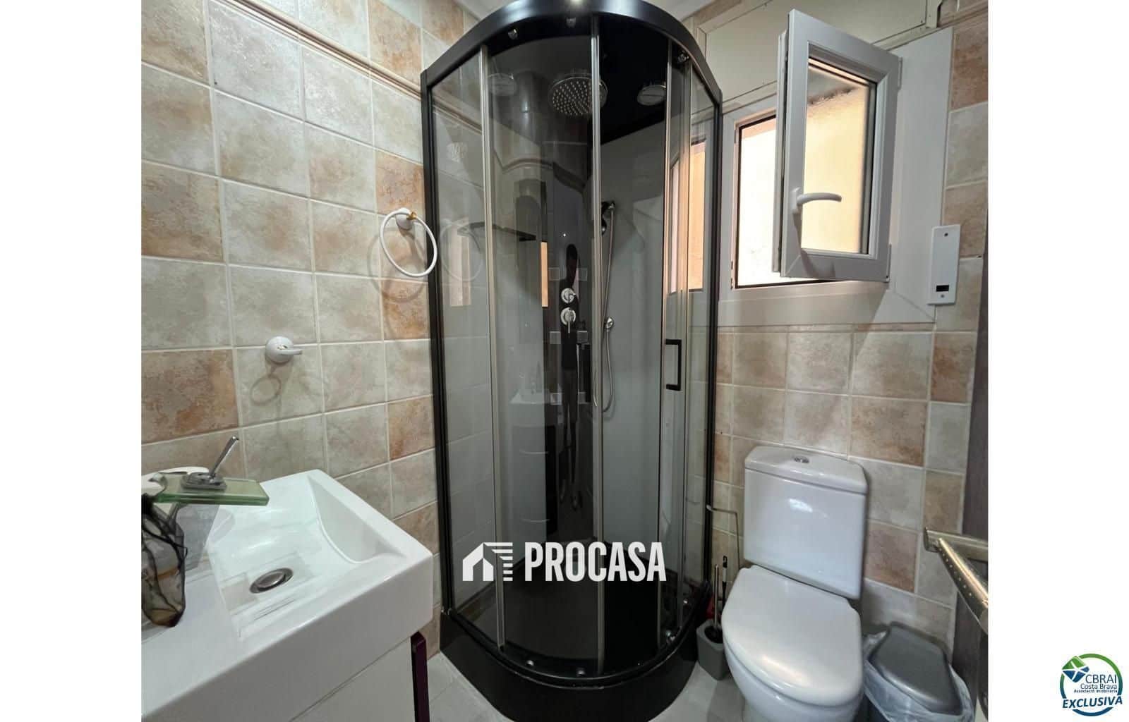 Chalet de 4 habitaciones en Empuriabrava en venta con piscina garaje - 549.000 € (Ref: 9101283)