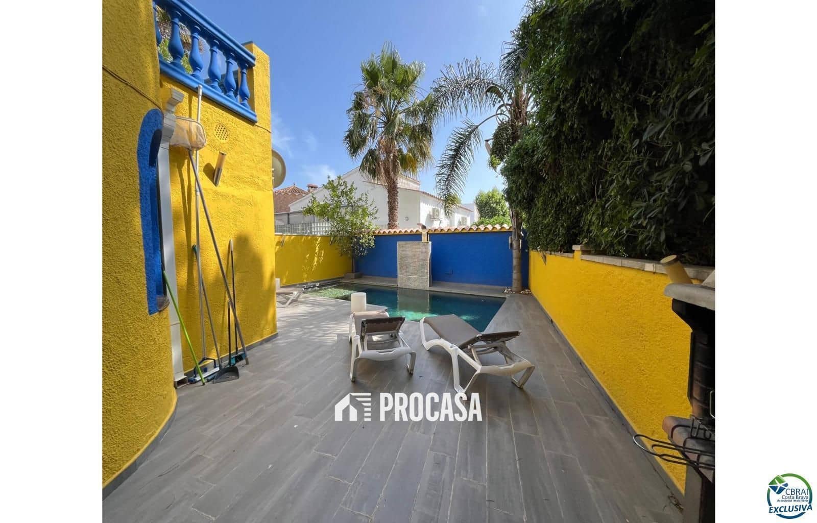 Chalet de 4 habitaciones en Empuriabrava en venta con piscina garaje - 549.000 € (Ref: 9101283)