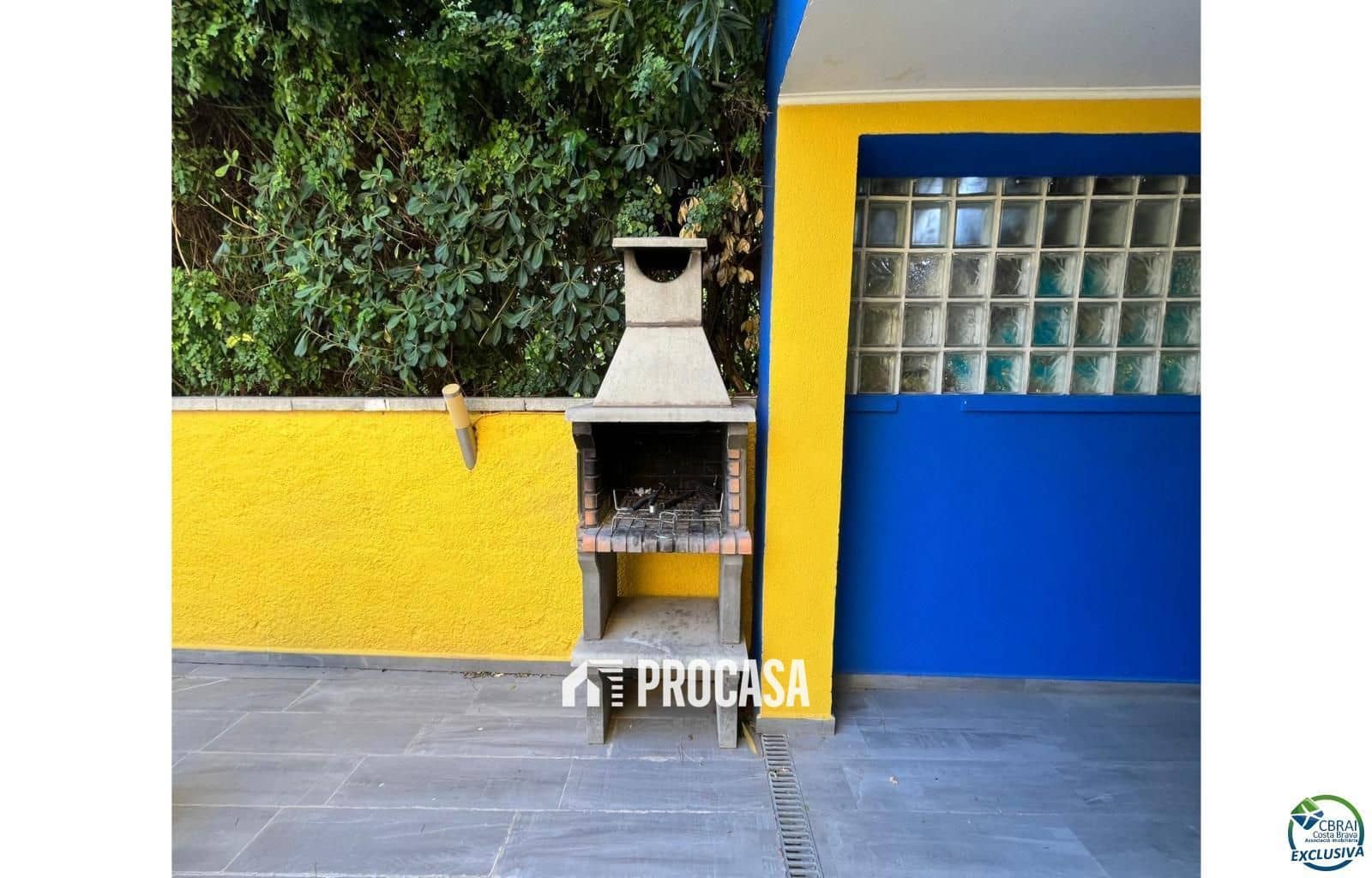 Chalet de 4 habitaciones en Empuriabrava en venta con piscina garaje - 549.000 € (Ref: 9101283)