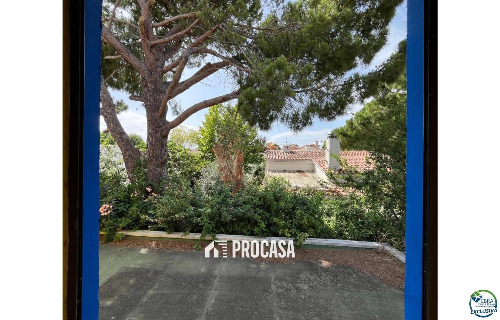 Chalet de 4 habitaciones en Empuriabrava en venta con piscina garaje - 549.000 € (Ref: 9101283)