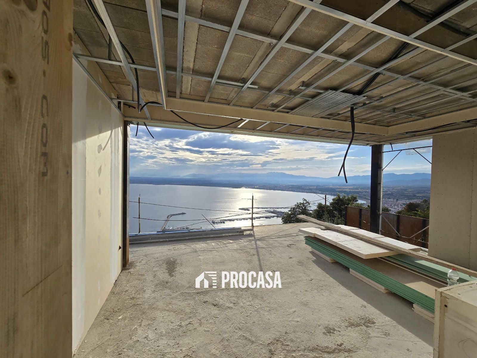 Willa na sprzedaż w Roses z basenem garażem - 1 590 000 € (Ref: 9101285)