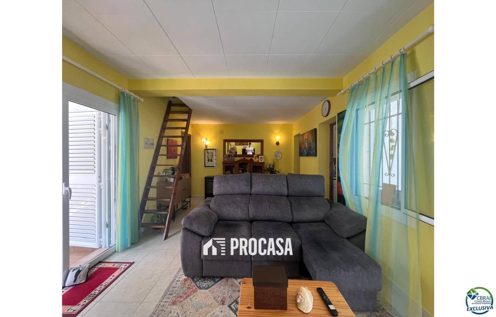 3 makuuhuone Huvila myytävänä paikassa Roses mukana 
autotalli - 340 000 € (Ref: 9109327)