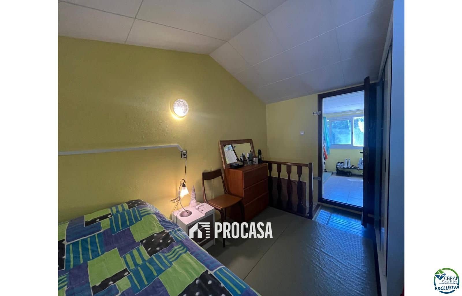 3 makuuhuone Huvila myytävänä paikassa Roses mukana 
autotalli - 340 000 € (Ref: 9109327)