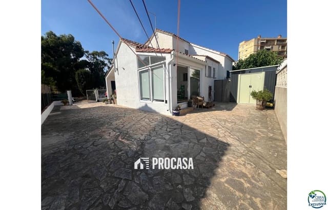 3 makuuhuone Huvila myytävänä paikassa Roses mukana 
autotalli - 340 000 € (Ref: 9109327)