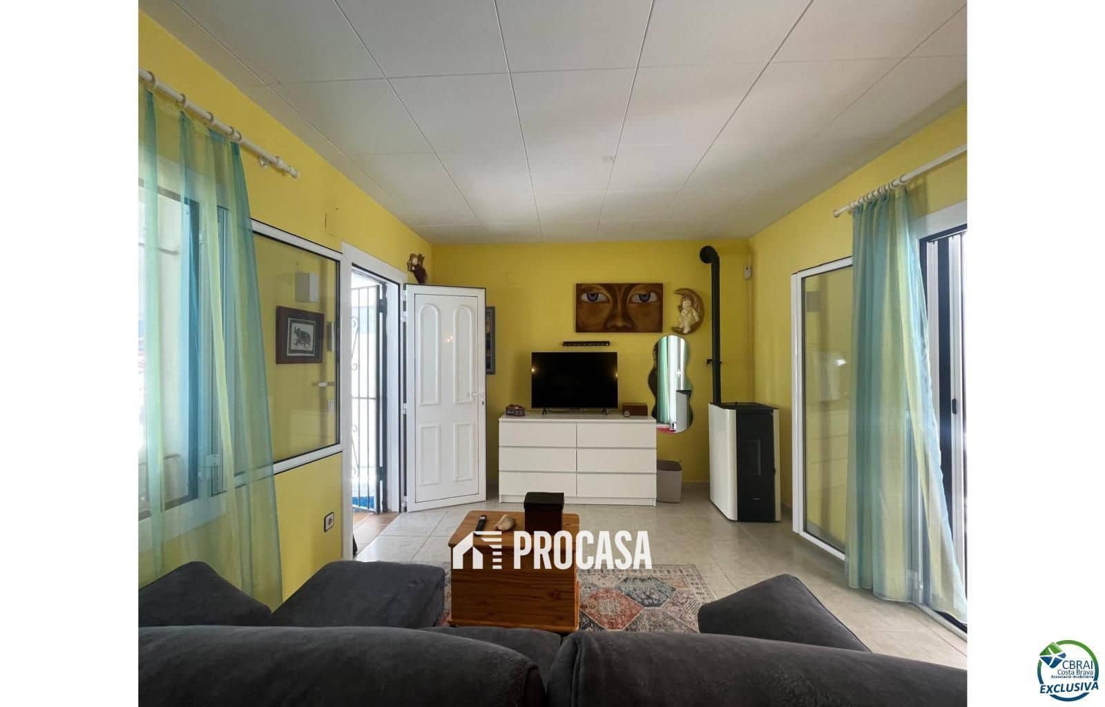 3 makuuhuone Huvila myytävänä paikassa Roses mukana 
autotalli - 340 000 € (Ref: 9109327)