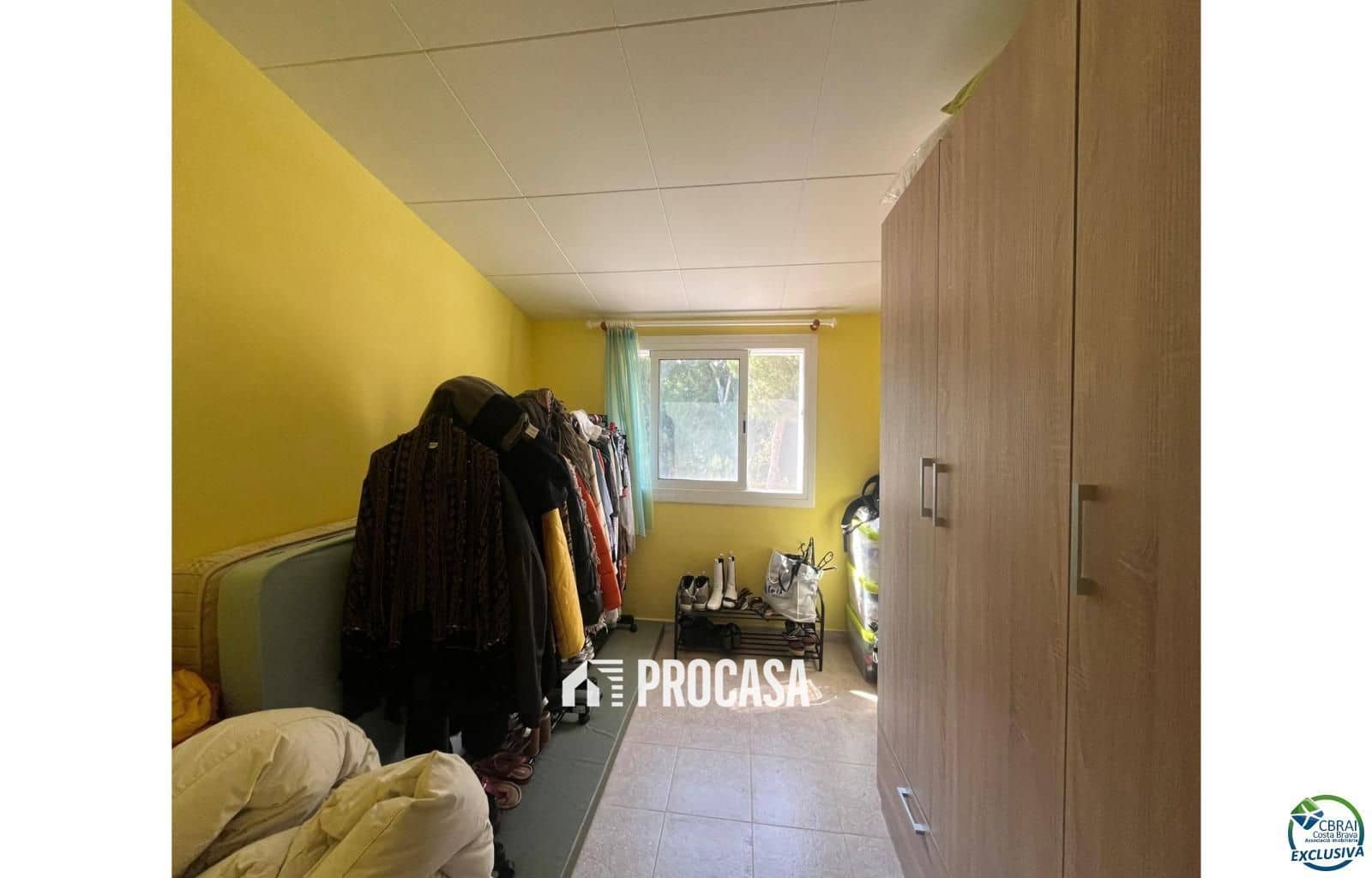 3 makuuhuone Huvila myytävänä paikassa Roses mukana 
autotalli - 340 000 € (Ref: 9109327)