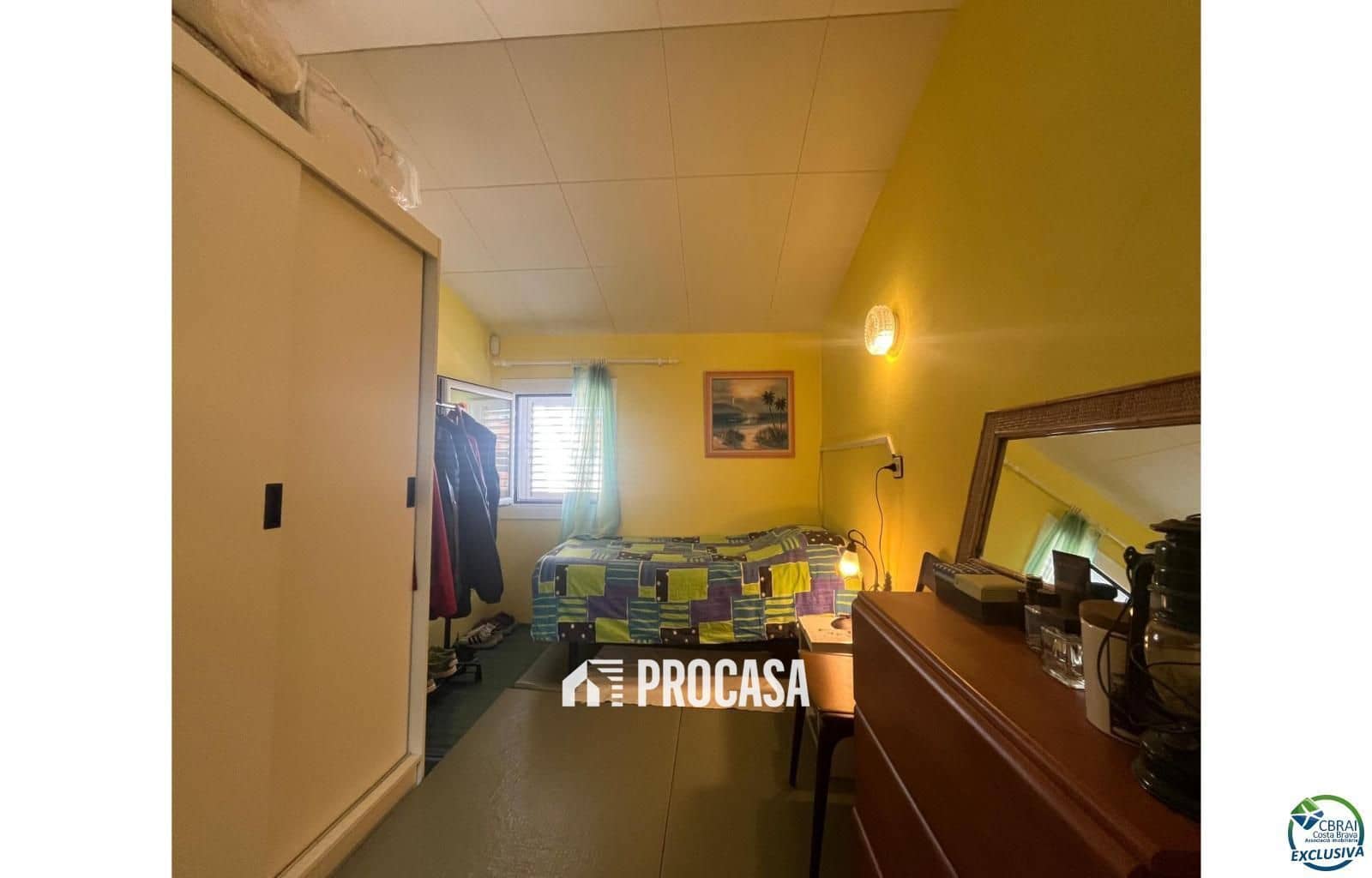 3 makuuhuone Huvila myytävänä paikassa Roses mukana 
autotalli - 340 000 € (Ref: 9109327)