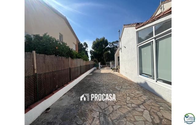 3 makuuhuone Huvila myytävänä paikassa Roses mukana 
autotalli - 340 000 € (Ref: 9109327)