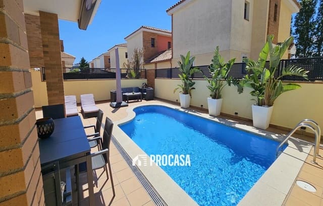 4 soveværelse Villa til salg i Empuriabrava, Castelló d'Empúries med swimmingpool - € 490.000 (Ref: 9110827)